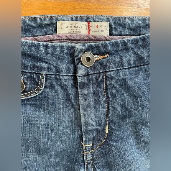 Old Navy Jeans Mid-Rise Bootcut - Picture 5 of 9